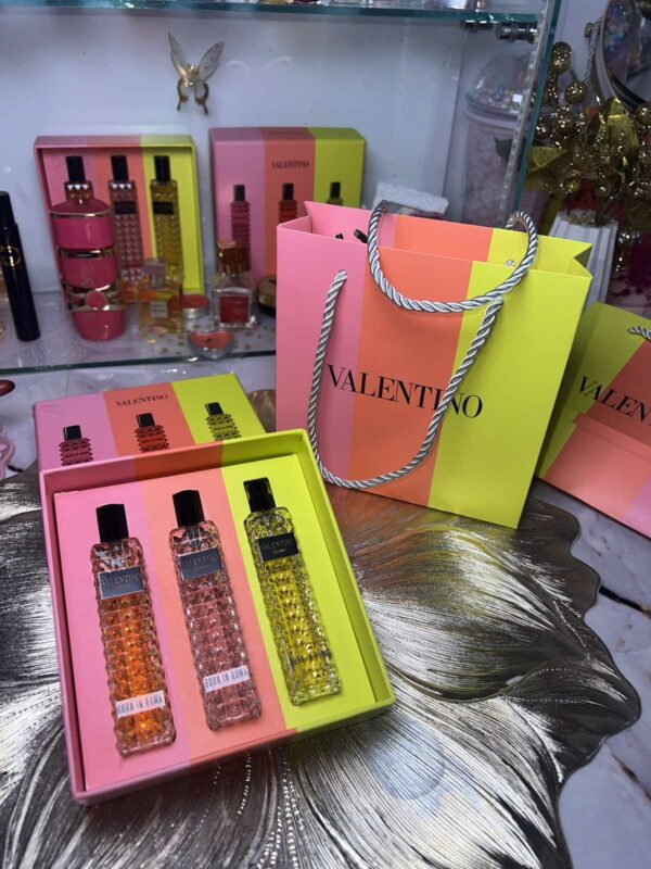 valentino born in roma gift set pack 10 mini parfums mélanger